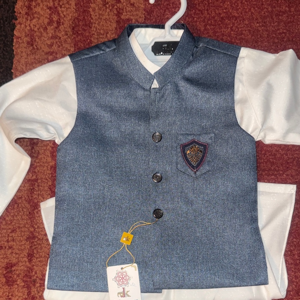 Boys Kurta & pajama set W/ navy blue waistcoat from Al-karam - Picture 2 of 6